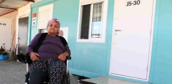 Depremzede Kadın Protez Bacağıyla Hayata Tutunuyor