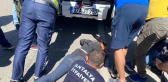 Antalya'da Motosiklet Kazası: Kamyonetin Hızlı Refleksi Hayat Kurtardı