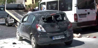 Ataşehir'de servis aracı ile otomobilin çarpışması sonucu 3 kişi yaralandı