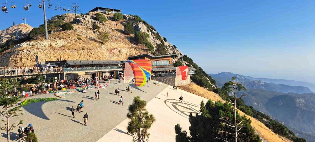 Fethiye Babadağ'da Bayram Tatilinde Yamaç Paraşütü Rüzgarı