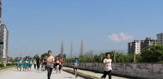 Dörtyol'da Öğrenciler Arasında Kros ve Uzun Atlama Yarışması Düzenlendi