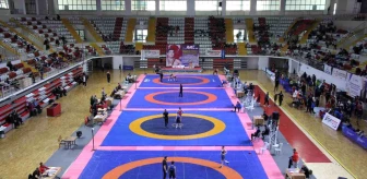 Sivas'ta U15 Serbest-Grekoromen Türkiye Güreş Şampiyonası Başladı