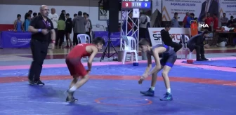 Güreş U15 Türkiye Şampiyonası Sivas'ta Başladı
