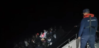 İzmir Çeşme açıklarında 45 düzensiz göçmen yakalandı