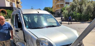 Antalya'da kamyonet ile hafif ticari araç çarpıştı: 2 yaralı