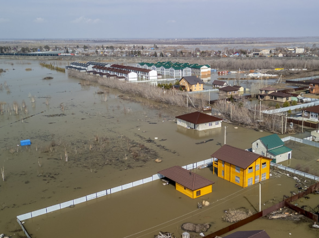 Kazakistan'da karlar eridi, 10 eyalette 3 binden fazla ev sular altında kaldı