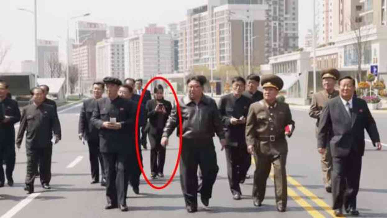 Kuzey Kore lideri Kim Jung-Un, sevgilisi olduğu iddia edilen pop yıldızı Hyon Song-wol ile görüntülendi