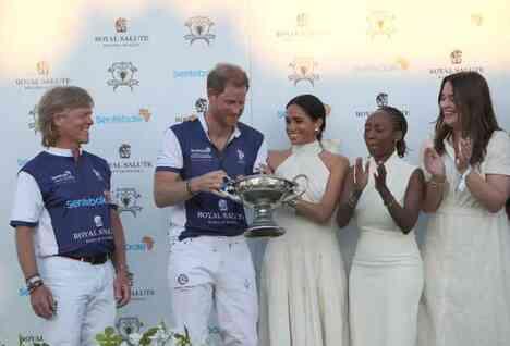 Meghan Markle, Polo etkinliğinde fotoğraf çekimi için eşi Prens Harry'nin yanına gelen kadını uzaklaşması için uyardı Meghan Markle, Polo etkinliğinde fotoğraf çekimi için eşi Prens Harry'nin yanına gelen kadını uzaklaşması için uyardı