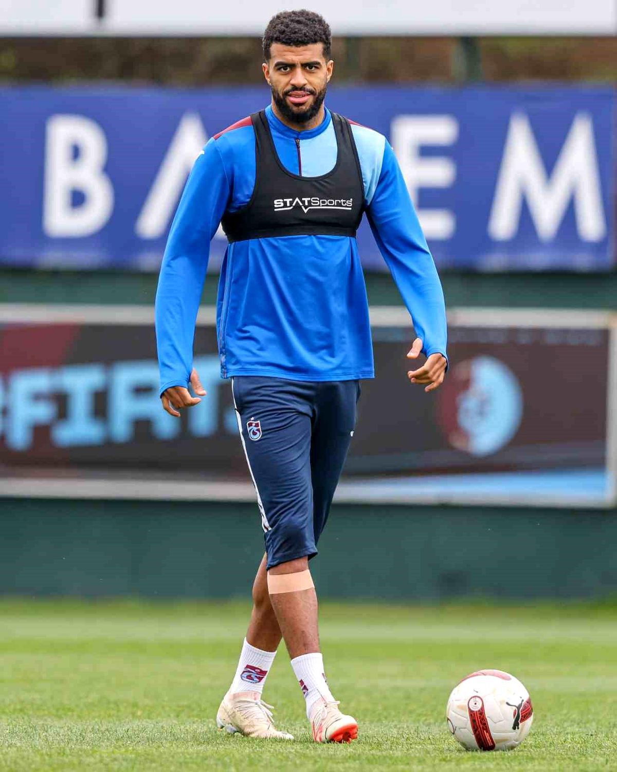 Trabzonspor'un transfer ettiği Rayyan Baniya formayı unuttu