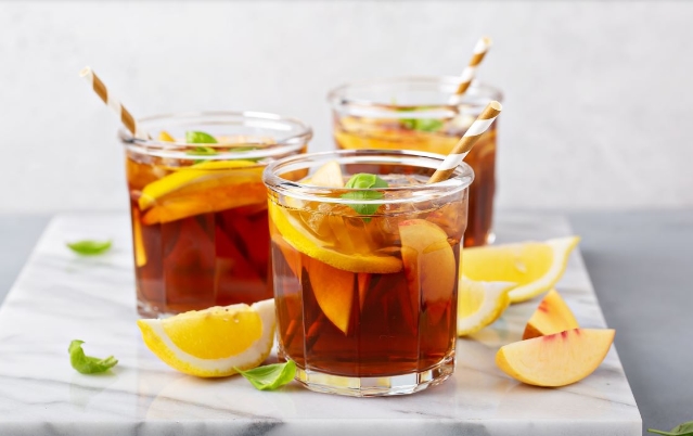 Sıcak havalarda hararetinizi alacak tarif; EVDE SOĞUK ÇAY YAPIMI! Limonlu, şeftalili soğuk çay nasıl yapılır?