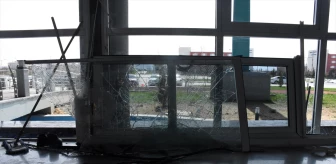Van'da İranlı sanatçının konseri sırasında spor salonunun cam ve kapıları kırıldı