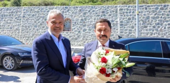 Hatay Valisi Mustafa Masatlı, Büyükşehir Belediye Başkanı Mehmet Öntürk'ü ziyaret etti