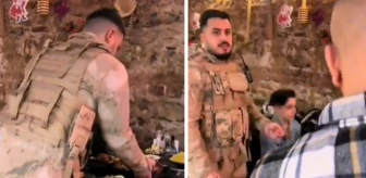 Lüks restoranda garsona asker üniforması giydirip servis yaptırdılar