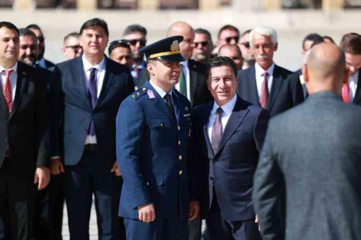 Muğla Büyükşehir Belediye Başkanı Ahmet Aras Anıtkabir'de Ata'nın huzuruna çıktı Muğla Büyükşehir Belediye Başkanı Ahmet Aras Anıtkabir'de Ata'nın huzuruna çıktı