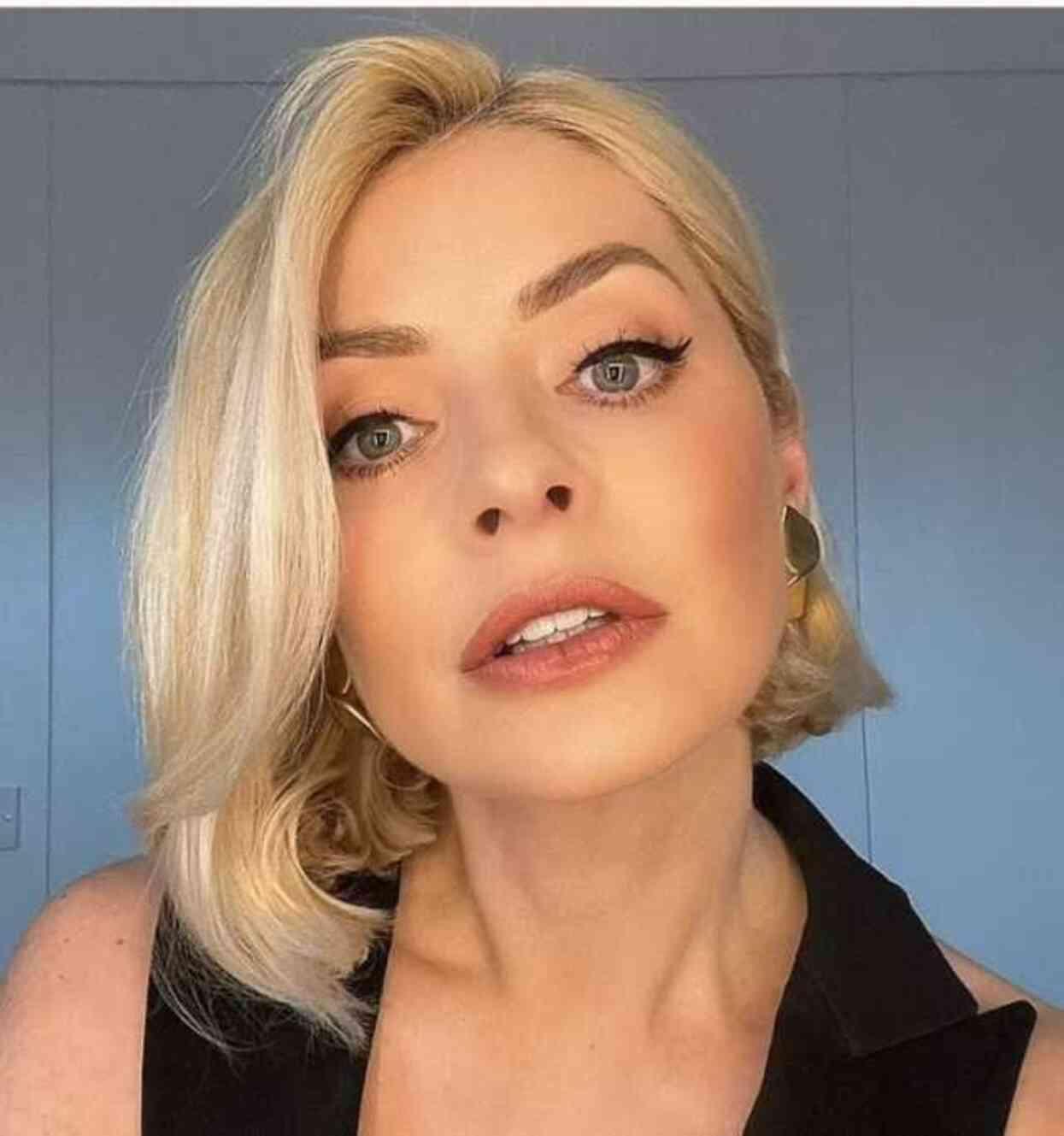 Netflix, İngiliz sunucu Holly Willoughby'nin Kosta Rika'da çekilecek şov programının yarışmacılarını çetelerden korumak için 1 milyon sterlin harcadı