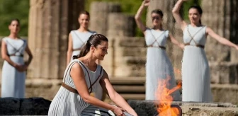 Paris 2024 Olimpiyatları meşalesi, Antik Olimpiya'da muhteşem geleneksel bir tören yakıldı Yakıldı