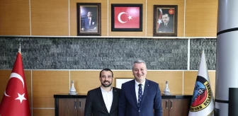 Serdivan Belediye Başkanı Osman Çelik Ziyaretçilerini Ağırlıyor