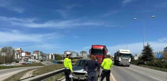 Samsun'da tır ile otomobilin çarpıştığı trafik kazası maddi hasarla atlatıldı