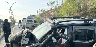 Tekirdağ'da Üst Geçide Çarpan Araçta 2 Kişi Yaralandı