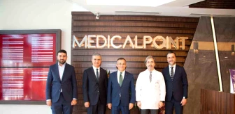 Gaziantep Valisi Kemal Çeber, Medical Point Hastaneler Grubu Yönetim Kurulu Başkanı Hayrullah Kubba'yı ziyaret etti