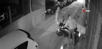 Zeytinburnu'nda motosiklet hırsızlığı kamerada