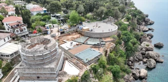 Antalya'da Hıdırlık Kulesi'nde Arkeolojik Kazıda Sütunlu Bir Yapı Bulundu