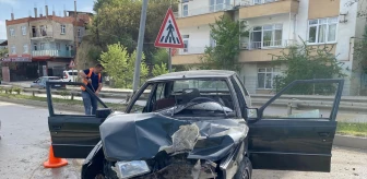 Sinop'un Boyabat ilçesinde otomobil devrildi, 2 kişi yaralandı