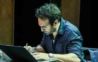 Buğra Gülsoy'un ilk eşi kim? Duyanlar inanamıyor! Buğra Gülsoy'un ilk eşi bakın kimmiş...