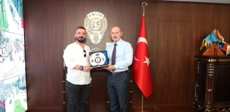 Bursa İl Emniyet Müdürü, polisten kaçan şüpheliyi yakalayan esnafı tebrik etti