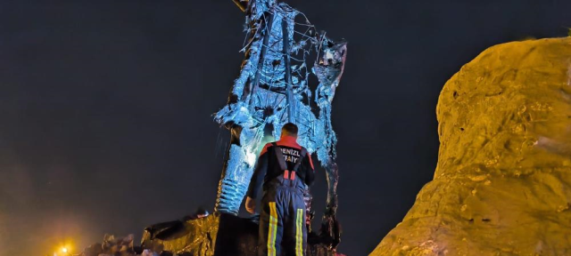 Denizli'deki Milli Mücadele kahramanı Köpekçi Nuri Efe'nin heykeli kundaklandı