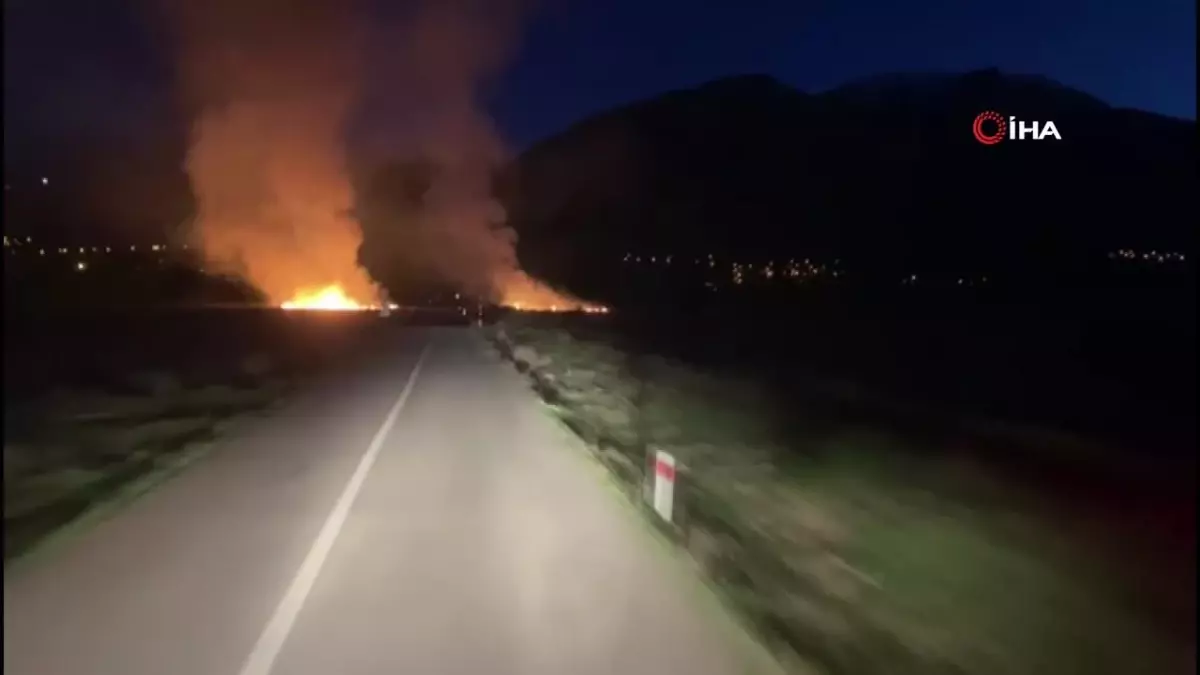 Erzincan'da örtü yangını itfaiyenin müdahalesiyle söndürüldü