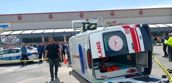 Erzincan'da otomobil ile hasta nakli yapan ambulansın çarpışması sonucu 6 kişi yaralandı