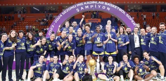 Fenerbahçe Alagöz Holding, namağlup şampiyon oldu