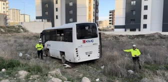 Kayseri'de işçi servisi ile hafif ticari araç çarpıştı: 6 yaralı