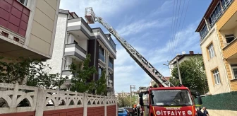 Kocaeli'de 4 Katlı Apartmanın Çatısında Yangın Çıktı