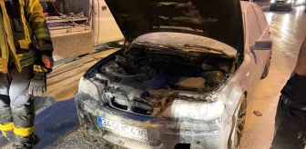 Gebze'de Otomobil Yangını İtfaiye Tarafından Söndürüldü