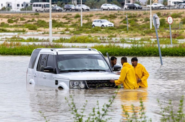 Körfez ülkelerinde sel! Umman'da 20, Birleşik Arap Emirlikleri'nde 1 kişi hayatını kaybetti