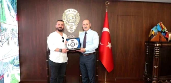 Bursa'da Polisten Kaçan Şüpheliyi Yakalayan Vatandaş Ödüllendirildi