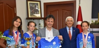 Geliboluspor Triatlon Takımı Belediye Başkanı'na teşekkür ziyaretinde bulundu