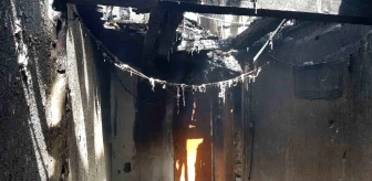 Karabük'ün Eskipazar ilçesinde çıkan yangında ev beton yığınına döndü