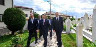 Adalet Bakanı Yılmaz Tunç, Aliya İzzetbegoviç'in kabrini ziyaret etti
