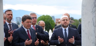 Adalet Bakanı Yılmaz Tunç, Bosna Hersek'teki Kovaçi Şehitliği'ni ziyaret etti
