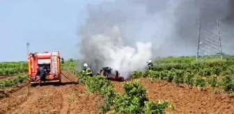 Adana'da tarlada yanan traktör itfaiye ekipleri tarafından söndürüldü