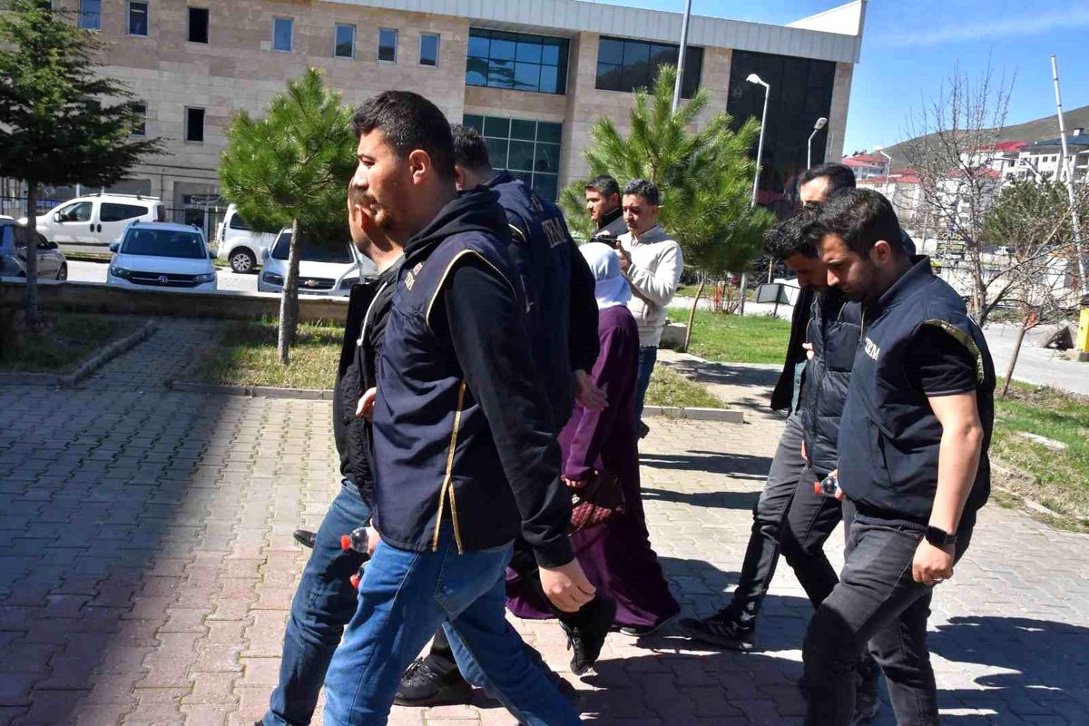 Bitlis Emniyet Müdürlüğü'nde Veri Paylaşımı Yapan Polisler Adliyeye Sevk Edildi