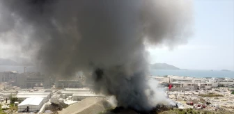 Fethiye'de konteyner yangını söndürüldü