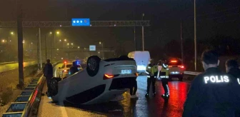 Düzce'de yağmur sebebiyle kayganlaşan yolda 2 kiralık araç çarpıştı