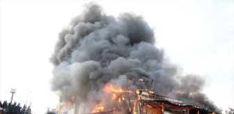İzmit'te Market Deposunda Yangın Çıktı