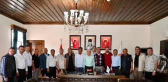Finike Belediye Başkanı Mustafa Geyikçi'ye muhtarlar ziyaretinde bulundu