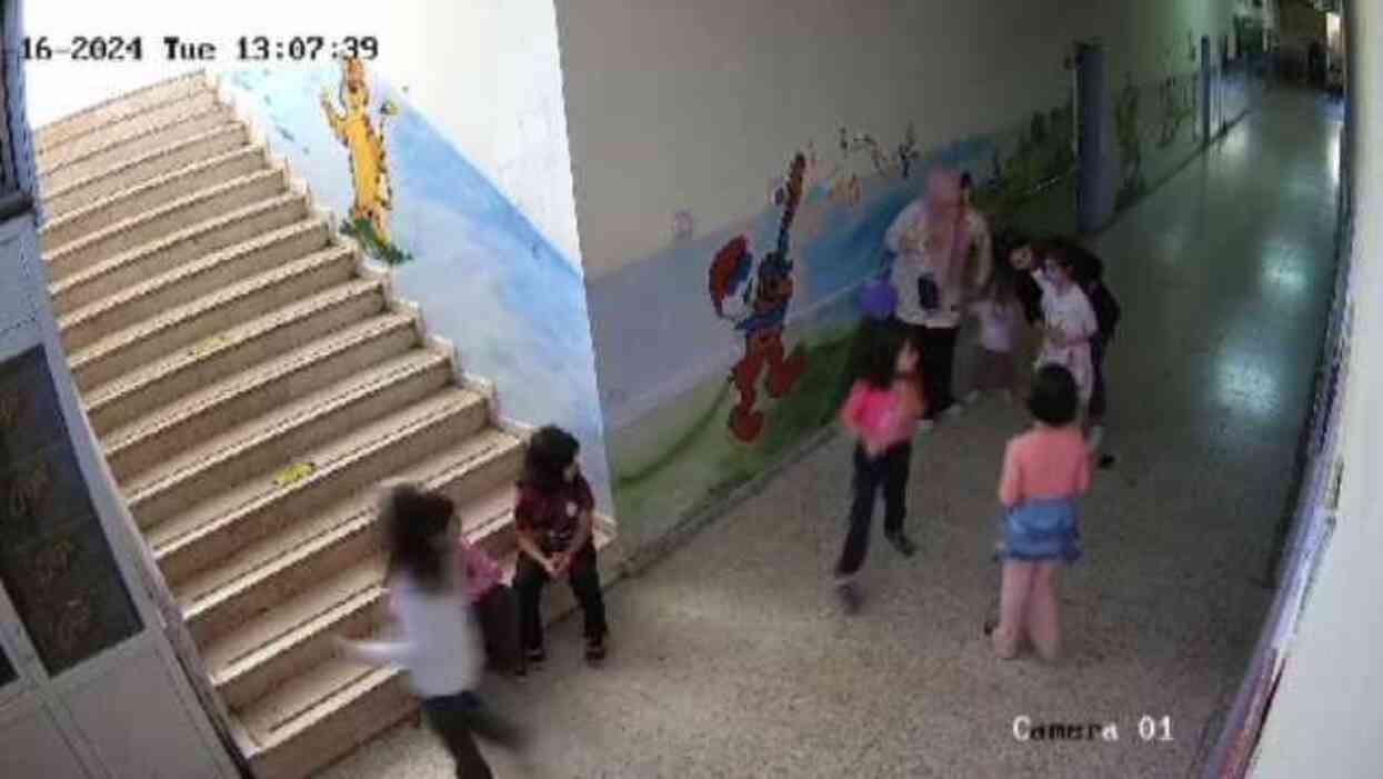 Öğretmenin aldığı ilk yardım eğitimi, ilkokul öğrencisinin hayatını kurtardı Öğretmenin aldığı ilk yardım eğitimi, ilkokul öğrencisinin hayatını kurtardı