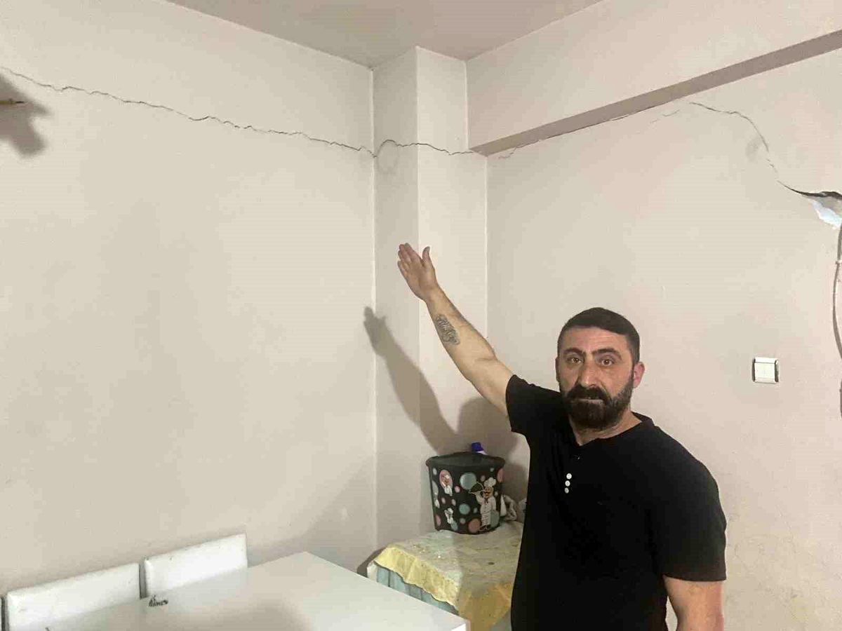 Kayseri'de Deprem Sonrası Ev Hasar Gören Aile Yardım İstiyor